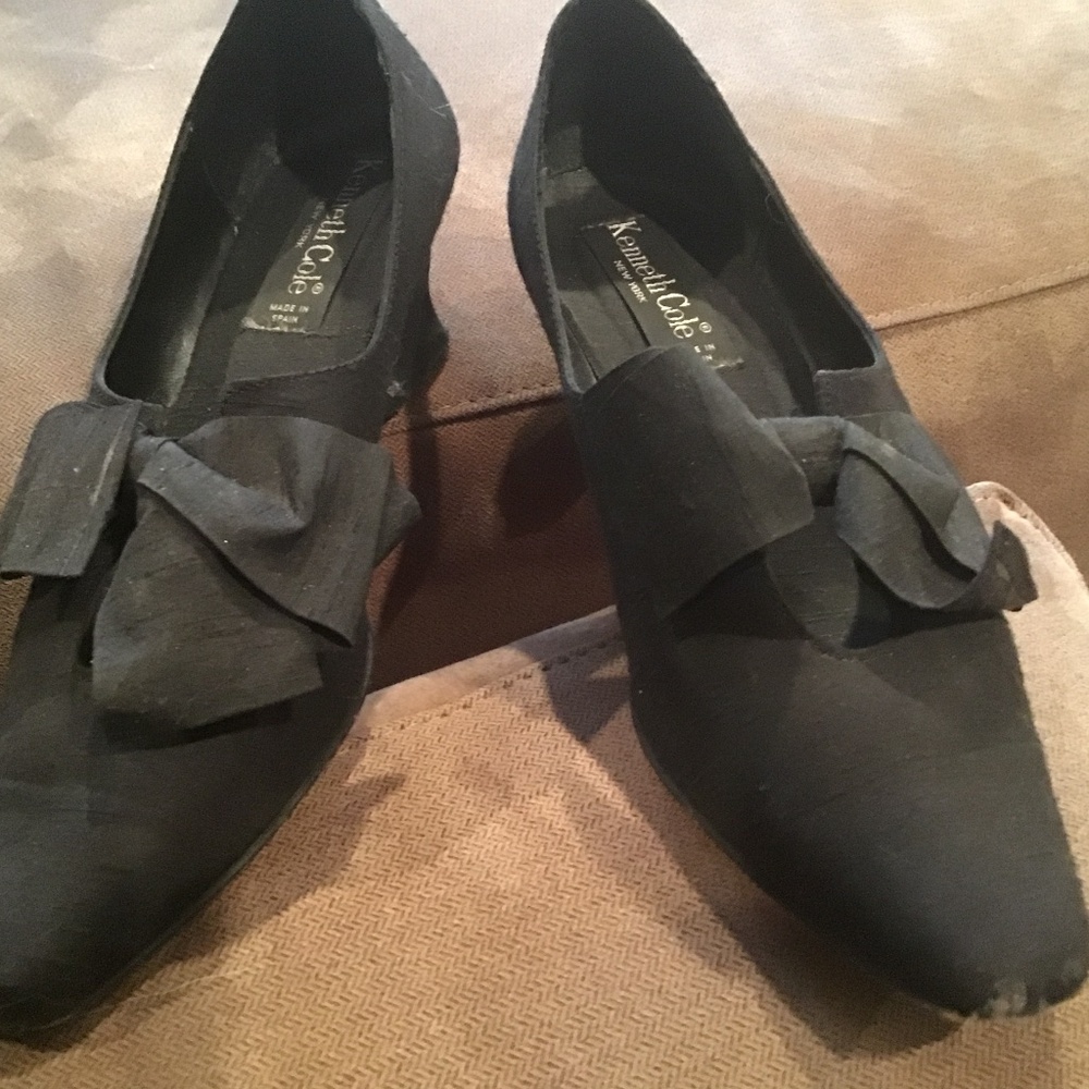 Kenneth Cole black peau de soie kitten heel slip ons with large bow
